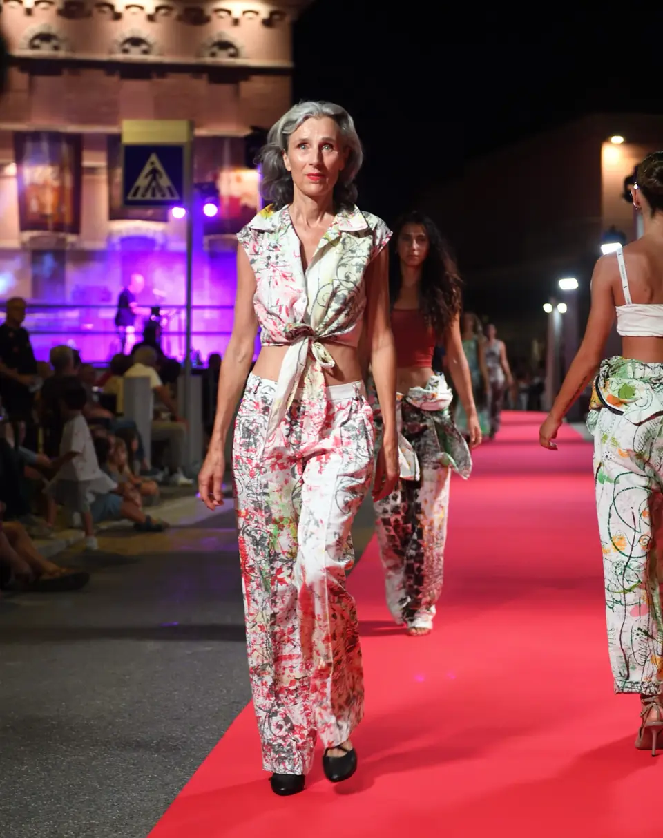 Camicia Annodata, Camicia annodata, pantalone coordinato