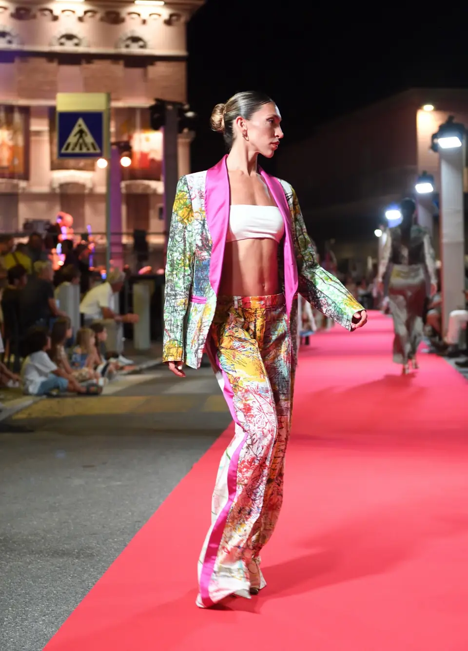 Giacca Rosa, altro scatto in passerella