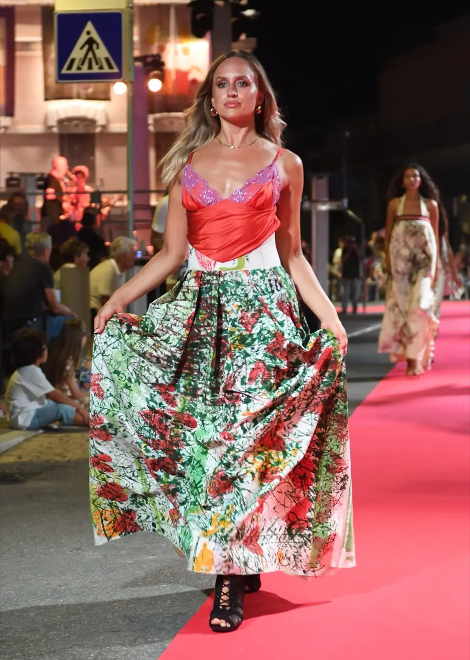 Bustier Rosso, altro scatto in passerella
