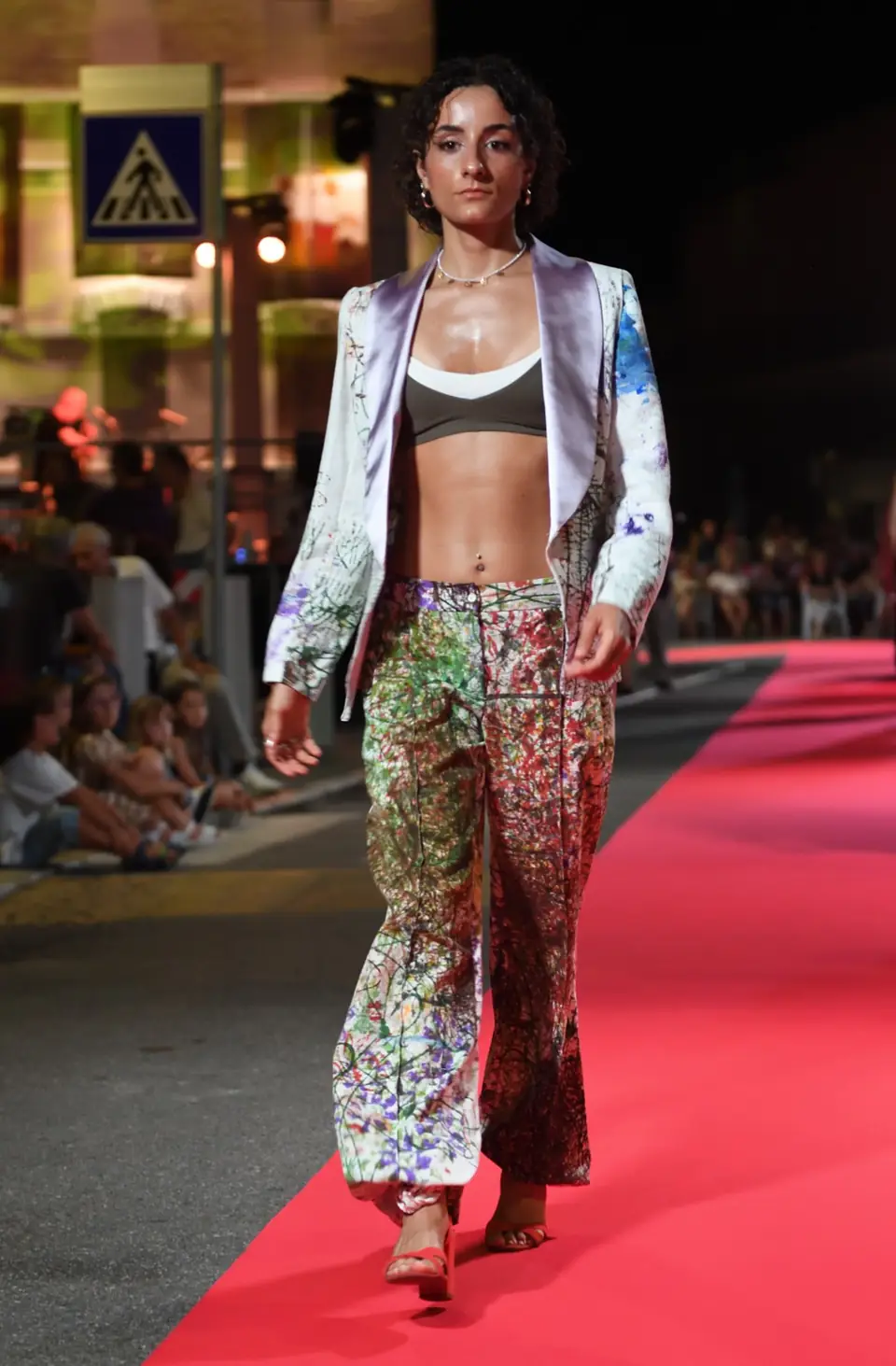 Giacca Bianca, Giacca bianca, bralette, pantalone stampato