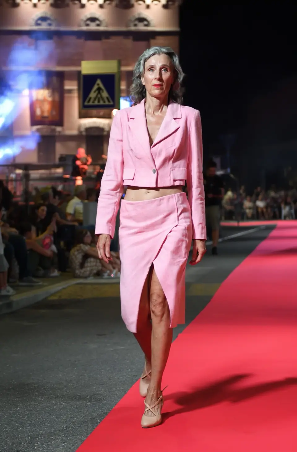 Tailleur Rosa, altro scatto in passerella