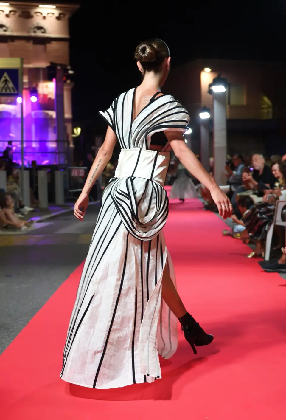 Righe, altro scatto in passerella