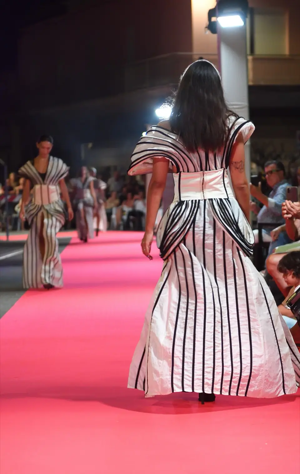Righe, altro scatto in passerella